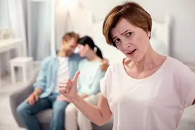 装修好的婚房，婆婆却让先借给大姑姐结婚图片