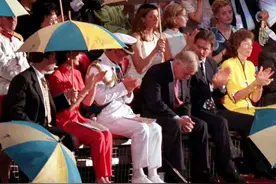 1997年香港回归场景如何，彭定康无法言喻，港督女儿哭到难以自已图片