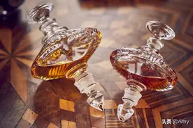 法国豪华香水制造商亨利·雅克，用手工制作的水晶陀螺瓶装新香水图片