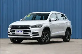 宋Pro：全景天窗+双大屏，大空间SUV，买高配绝对值图片