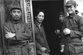 1937年，周恩来在延安遇刺，11名警卫壮烈牺牲，到底谁如此大胆？图片