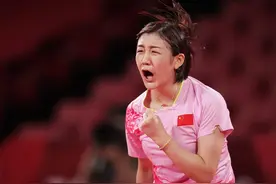 这一刻压力全部释放！夺冠后陈梦与教练马琳紧紧拥抱，马琳眼眶湿润图片