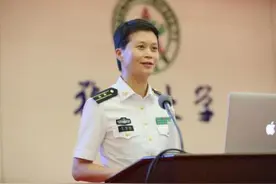 中国首位女舰长！从选美佳丽到踏上航母，出征星辰大海帅爆图片