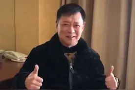 62岁迟志强罕露面，穿2万奢侈大衣戴金表，曾因流氓罪入狱4年图片