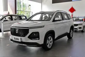 最低售价7.08万，空间大，有面子，实拍宝骏530图片