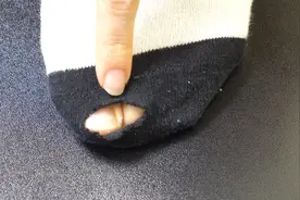袜子有破洞不要扔，奶奶教我一个方法，旧袜子变得和新的一样视频封面