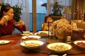 大嫂替林生斌发声，林家对朱家有意见，小贞不管公司还拿90%股份图片