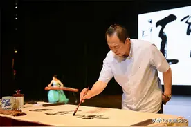 张铁林贵为国际书协副主席，他的书法如何？网友：写成这样不容易图片