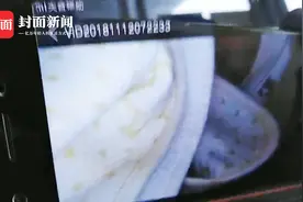 路边捡到黑色编织袋 里面竟装着一个女婴视频封面
