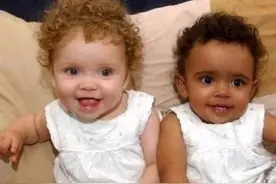 当年的“黑白姐妹”，曾被质疑是“同母异父”，如今越长越美图片