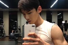 不加糖的白敬亭，16年如一日坚持自律健身，胸肌都可以养鱼了图片