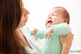 宝宝爱哭哭去，不带惯下哄睡这毛病？这叫“哭睡冷暴力”，赶紧停图片