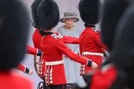 英国女王温莎堡阅兵，庆祝95岁官方生辰图片