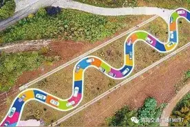 趁着路上不堵车，开车就敢左右摇摆走S形？图片