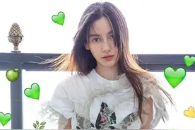 杨颖高情商的回答获高赞！上脚的JimmyChoo高跟鞋是亮点图片