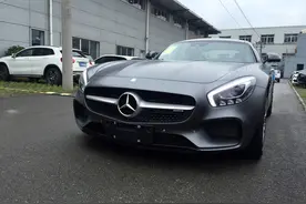 奔驰 AMG GTS 亚光灰/红内图片