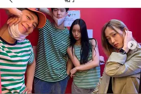 1988剧组重聚！双门洞六子出街拍照引发回忆，德善翩翩长发变化大图片