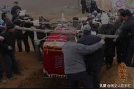 华北和东北地区的丧葬文化，为何男人去世烧纸马，女人去世烧纸牛图片