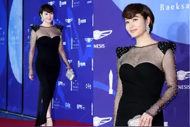 韩国宝藏女演员演技实力有目共睹，还会非常温暖的对待后辈图片