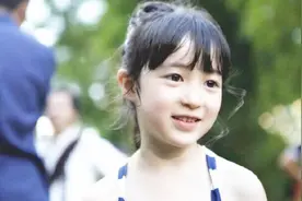 夏天觉得妈妈不关心她，瞬间委屈伤心大哭，妈妈后知后觉安慰夏天视频封面