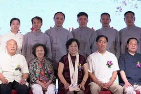 河南省儒医文化研究会执行会长刘爱华教授喜收八名弟子图片