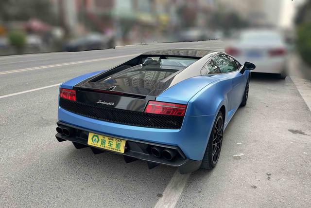 报价100W的兰博基尼盖拉多俩人排队购买？客户：先来后到