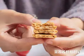 米饭还能这么做？和蛋白霜搅和搅和，就能做成米饼图片