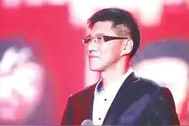 他为“暖橙行动”代言图片