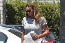 卡戴珊变性父亲不化妆好吓人！女人胸男人脸太浮夸，做男人不好吗图片