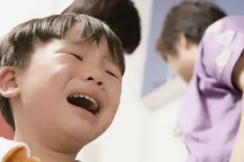 孩子哭闹没完没了，家长做好这几点，让孩子变得乖巧起来图片