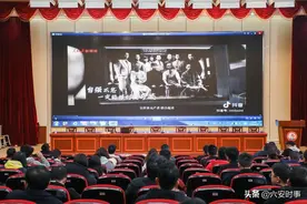 建党百年 初心少年 | 霍山文峰学校初中部全体党员、师生观看建党百年主题MV《少年》图片