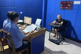 男子酒后烧妻子衣物撒气，结果把家给烧了！图片