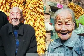 我国最长寿夫妻！两人年龄和超220岁，对外揭开自己的长寿秘诀图片