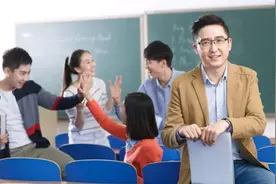 老师们都不愿意当班主任，揭开了教师行业的残酷现实图片