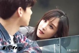 《八零九零》中两位80后的女星：曲姗姗中戏毕业，刘羽琦模特出道图片