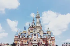 上海旅游必玩景区，为什么迪士尼乐园越吐糟越火？你还会去吗？图片