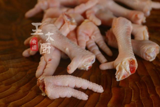 鸡爪可以这样做，豉汁蒸鸡爪，简单省事又好吃，用来下酒很不错