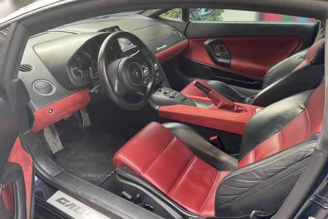 报价100W的兰博基尼盖拉多俩人排队购买？客户：先来后到