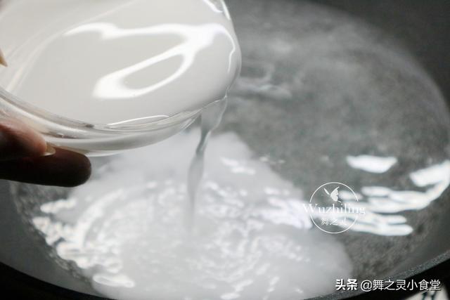 豌豆凉粉要筋道，比例很关键，老师傅教的就是好吃