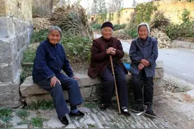 老话“男不三怕属鸡，女不四怕属羊”是啥意思？老话有道理吗？图片