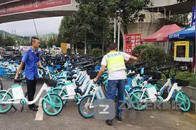 镜头对准不文明丨贵阳白云街头共享电动车“添堵”图片