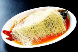 鲤鱼下面睡，上面盖棉被——中华名吃，鲤鱼焙面图片