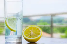 痛风尿酸高，喝柠檬水有用吗？这3种药才是真正的“排酸高手”图片