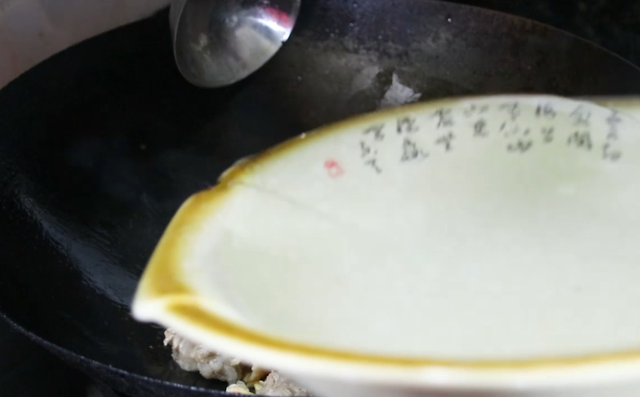 1块排骨1只墨鱼，简单一做，营养补钙，孩子三天两头想着吃