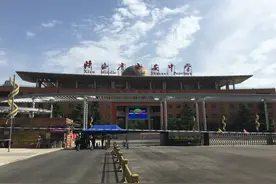 1+1+1 护航高考图片