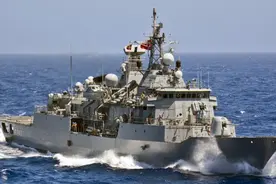 土耳其护卫舰冲撞希腊军舰！希腊全国动员准备开火，法：不能原谅图片