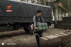 真·四两拨千斤！解放军新型有源“外骨骼”曝光 小接口里有大文章图片