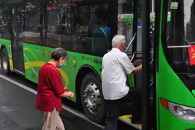 漯河啥时候能推出公交老年卡？你支持吗？图片