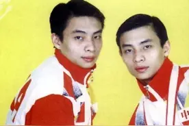 体操兄弟李小双李大双，两人头发都已花白，结婚多年都没有孩子图片