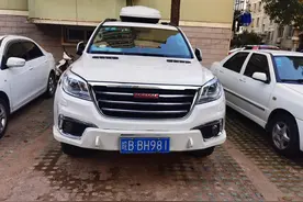 开着自己“改造的床车H9”露营小格里森林公园图片